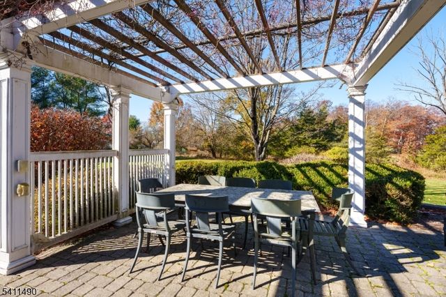 7 Silver Maple Ct, Montgomery Twp., NJ 08502