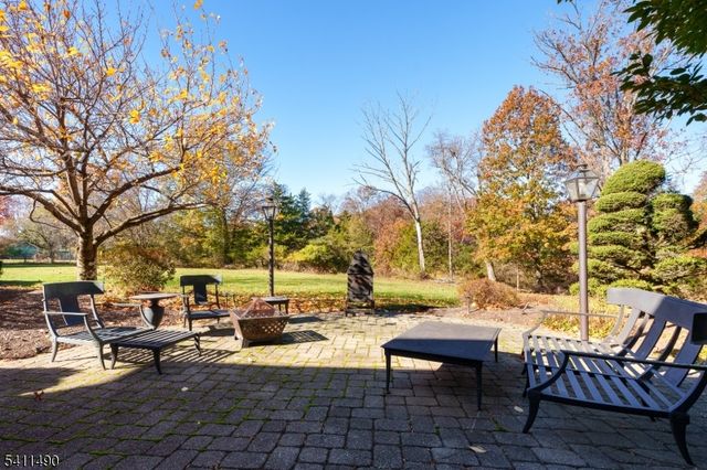 7 Silver Maple Ct, Montgomery Twp., NJ 08502