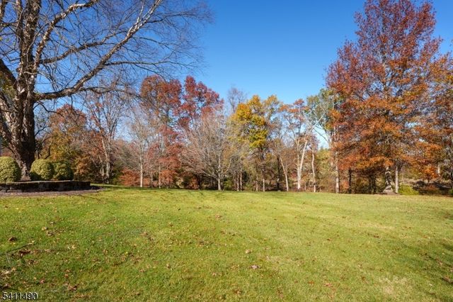 7 Silver Maple Ct, Montgomery Twp., NJ 08502