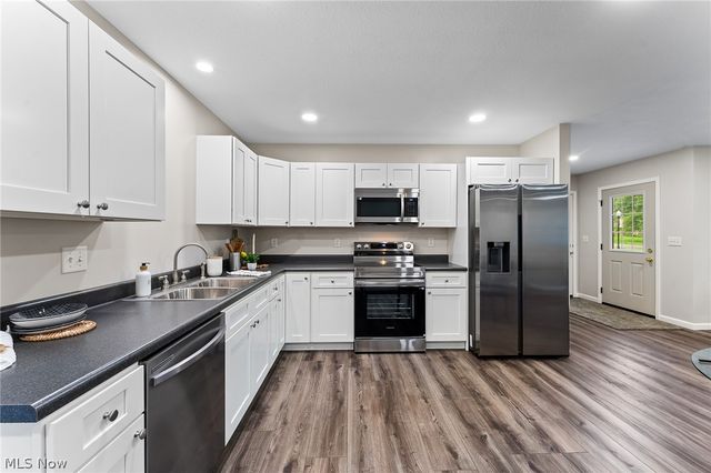 406 S Raccoon Road, Austintown, OH 44515