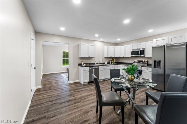 406 S Raccoon Road, Austintown, OH 44515