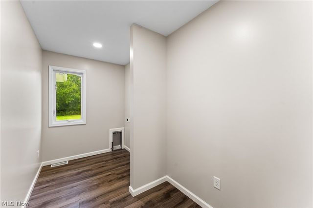 406 S Raccoon Road, Austintown, OH 44515