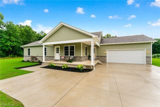 406 S Raccoon Road, Austintown, OH 44515