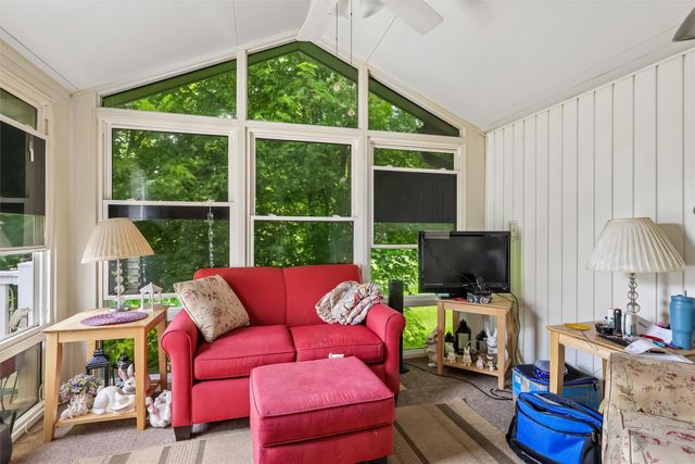 5704 NW 93rd Street, Johnston, IA 50131
