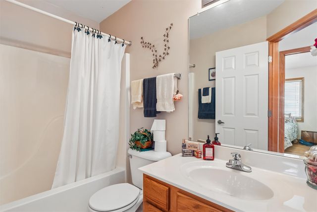 5704 NW 93rd Street, Johnston, IA 50131