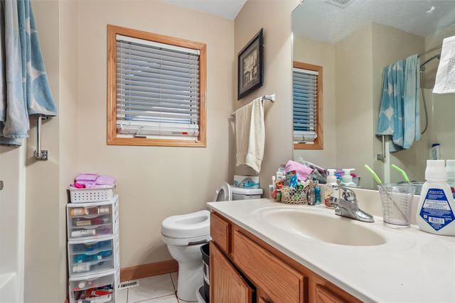 5704 NW 93rd Street, Johnston, IA 50131