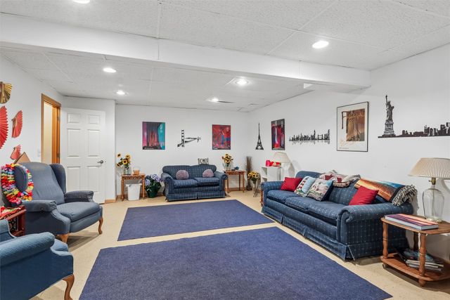 5704 NW 93rd Street, Johnston, IA 50131