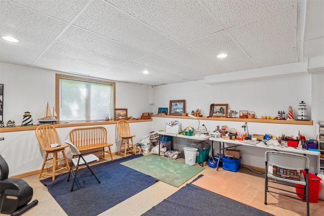 5704 NW 93rd Street, Johnston, IA 50131