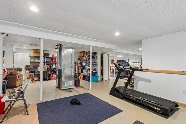 5704 NW 93rd Street, Johnston, IA 50131