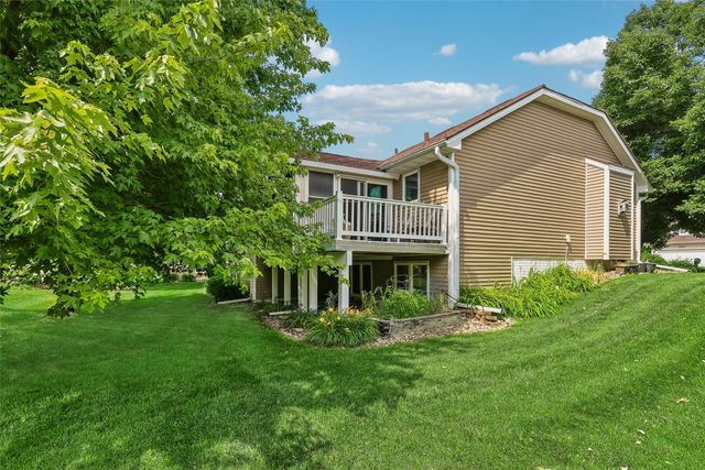 5704 NW 93rd Street, Johnston, IA 50131