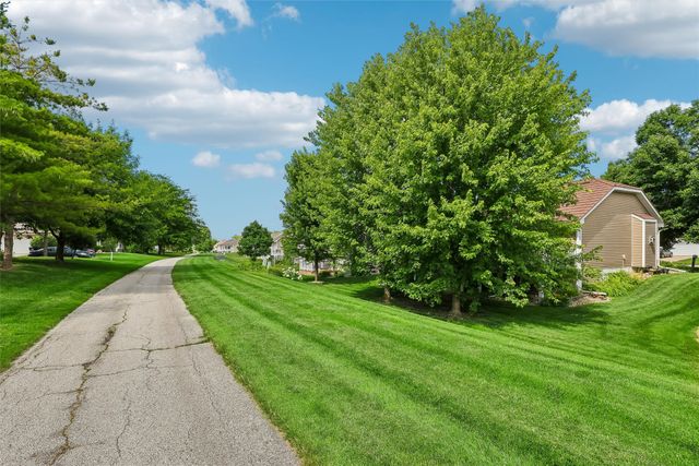 5704 NW 93rd Street, Johnston, IA 50131