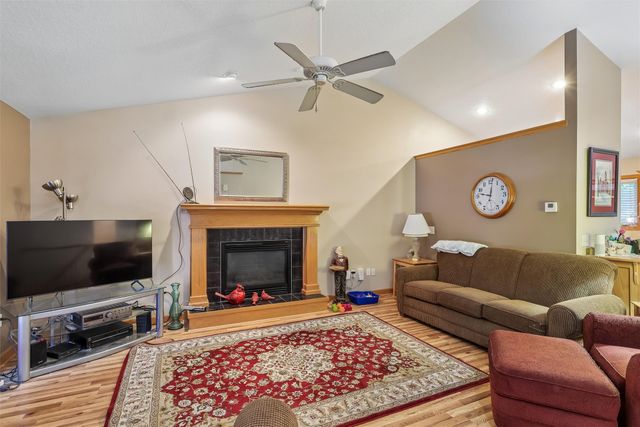 5704 NW 93rd Street, Johnston, IA 50131