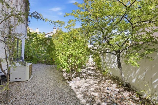2333 Dexter Cabin Road, Las Vegas, NV 89128