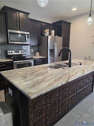 7337 Pebble Lake Dr, Mechanicsville, VA 23111