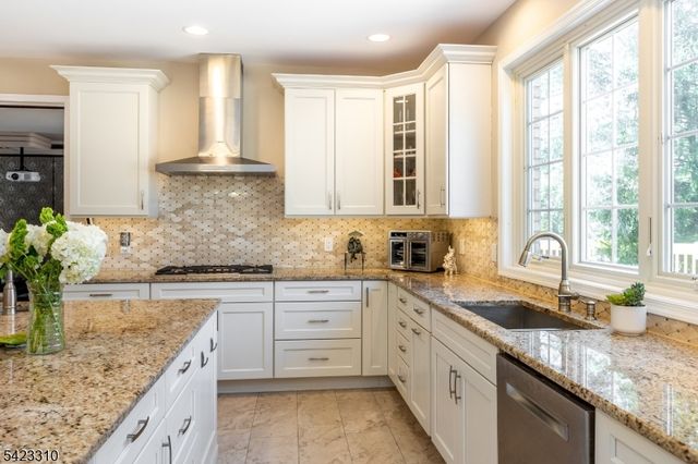 26 Mountain Ridge Dr, Livingston Twp., NJ 07039