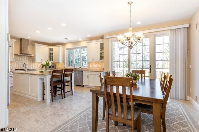 26 Mountain Ridge Dr, Livingston Twp., NJ 07039