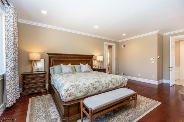 26 Mountain Ridge Dr, Livingston Twp., NJ 07039