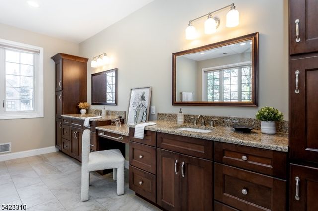 26 Mountain Ridge Dr, Livingston Twp., NJ 07039