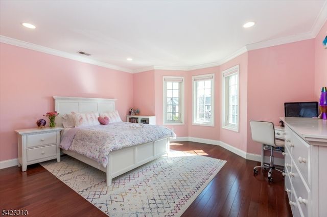 26 Mountain Ridge Dr, Livingston Twp., NJ 07039