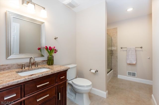 26 Mountain Ridge Dr, Livingston Twp., NJ 07039