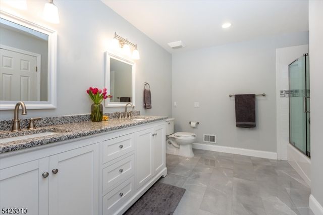 26 Mountain Ridge Dr, Livingston Twp., NJ 07039