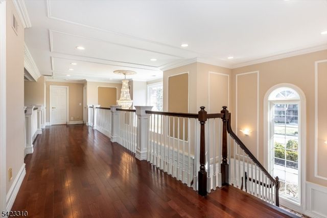 26 Mountain Ridge Dr, Livingston Twp., NJ 07039