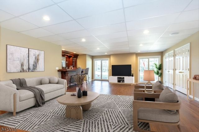 26 Mountain Ridge Dr, Livingston Twp., NJ 07039