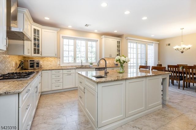 26 Mountain Ridge Dr, Livingston Twp., NJ 07039