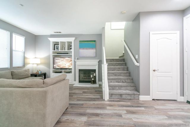 10547 Hollingsworth Way, San Diego, CA 92127