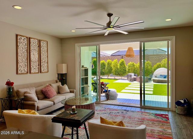 2045 E CHARLOTTE Drive, Phoenix, AZ 85024