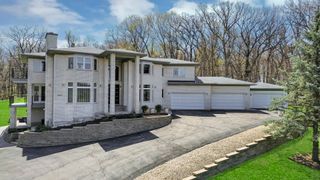 10470 N River Road, Barrington Hills, IL 60010
