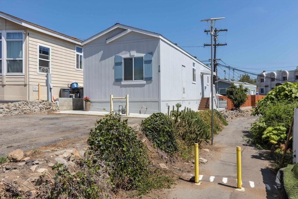 1045 E Vista Way 14, Vista, CA 92084 — photo 3