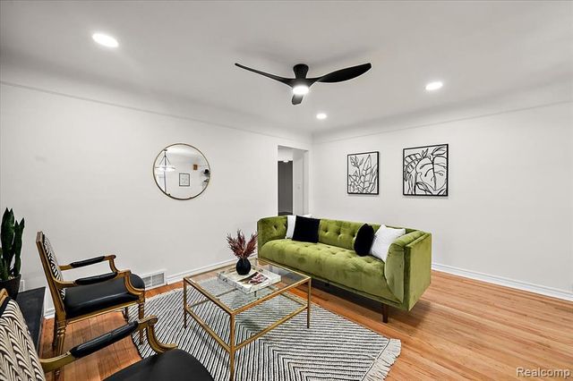 31229 Share Street, Saint Clair Shores, MI 48082