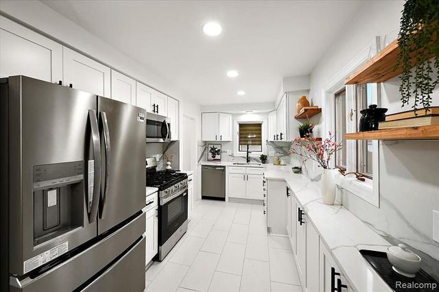 31229 Share Street, Saint Clair Shores, MI 48082