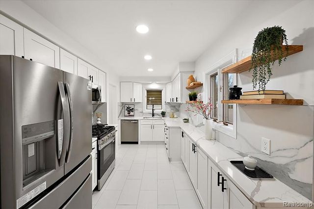 31229 Share Street, Saint Clair Shores, MI 48082