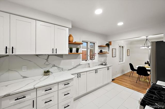 31229 Share Street, Saint Clair Shores, MI 48082