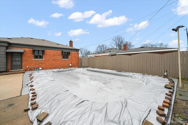 31229 Share Street, Saint Clair Shores, MI 48082