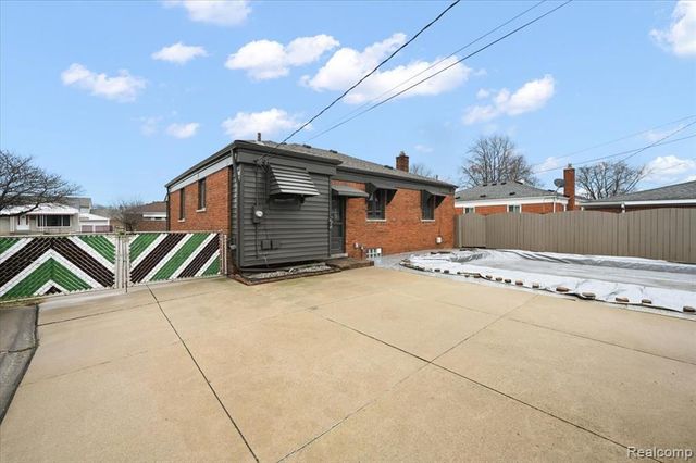 31229 Share Street, Saint Clair Shores, MI 48082