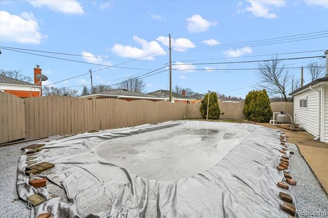 31229 Share Street, Saint Clair Shores, MI 48082