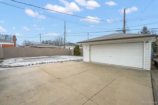 31229 Share Street, Saint Clair Shores, MI 48082