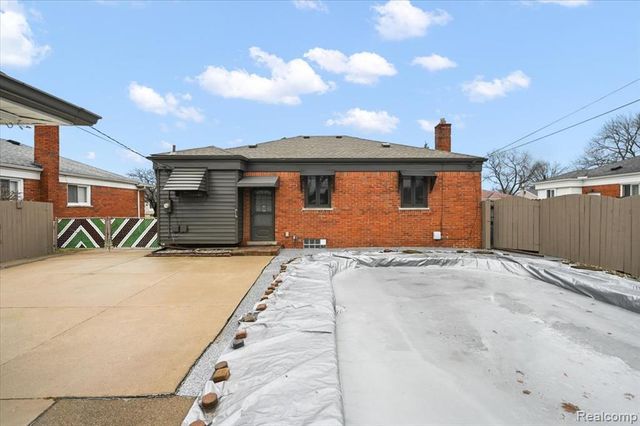 31229 Share Street, Saint Clair Shores, MI 48082