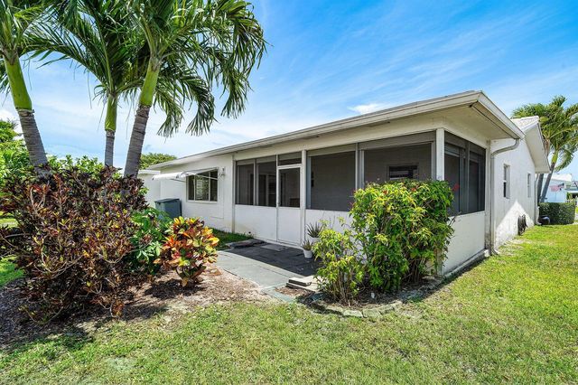 2105 SW 14th Place, Boynton Beach, FL 33426