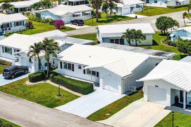 2105 SW 14th Place, Boynton Beach, FL 33426