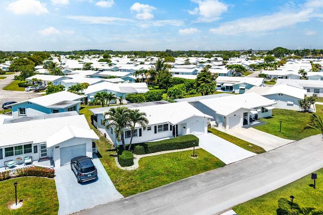 2105 SW 14th Place, Boynton Beach, FL 33426