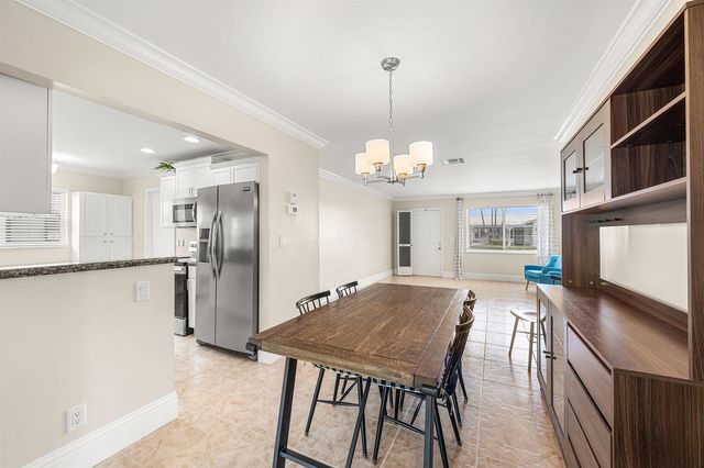 2105 SW 14th Place, Boynton Beach, FL 33426