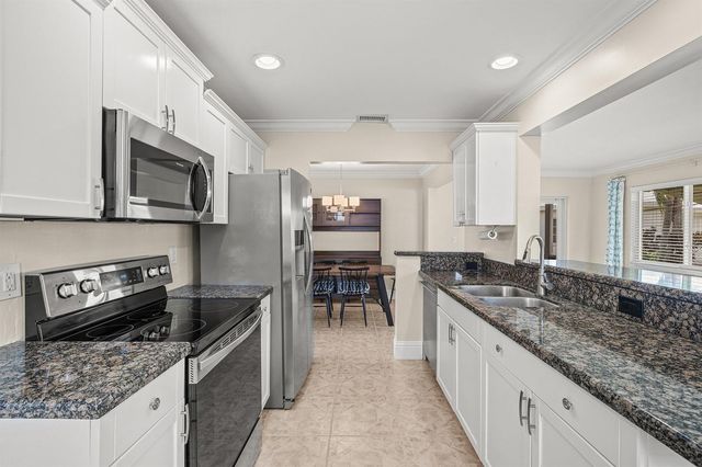 2105 SW 14th Place, Boynton Beach, FL 33426