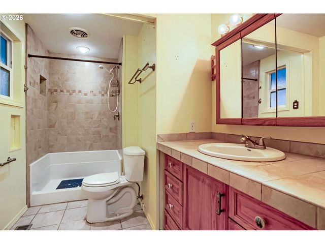 4039 Ne MEADOW Ln, Hillsboro, OR 97124
