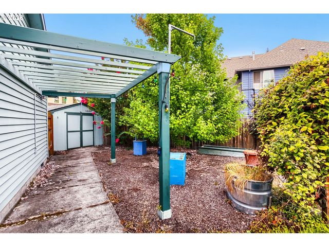 4039 Ne MEADOW Ln, Hillsboro, OR 97124