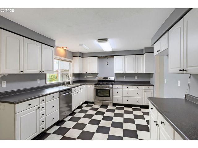 4039 Ne MEADOW Ln, Hillsboro, OR 97124