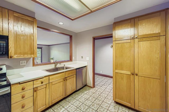 8860 Villa La Jolla Dr 112, La Jolla, CA 92037